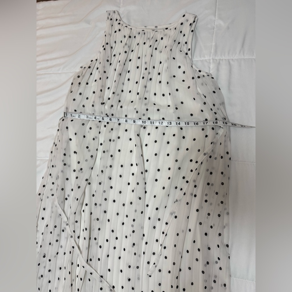 Pleated polka dot dress. Banana Republic size 4P. - Picture 6 of 8
